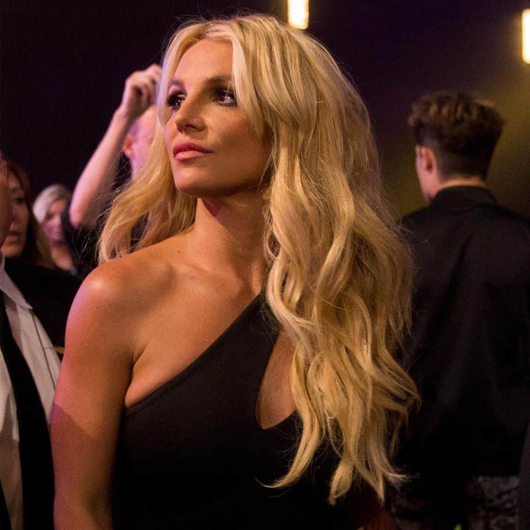 E! Onlineさんのインスタグラム写真 - (E! OnlineInstagram)「For years, Britney Spears' personal struggles have been made public, and in recent months the "#FreeBritney" movement emerged as fans became concerned for her well-being. Link in bio for a complete timeline of events and the details surrounding her conservatorship. (📷:Getty Images)」7月27日 5時33分 - enews