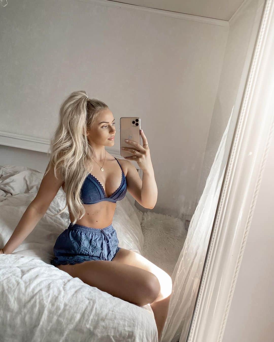Anna Nyströmのインスタグラム：「☁️」