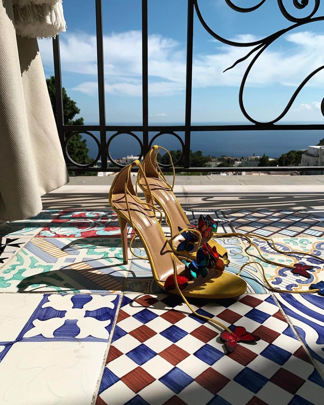 レオニー・ハンネさんのインスタグラム写真 - (レオニー・ハンネInstagram)「Capri feet @aquazzura. 🍋 Anzeige/Tag #capri #aquazzura」7月27日 5時56分 - leoniehanne