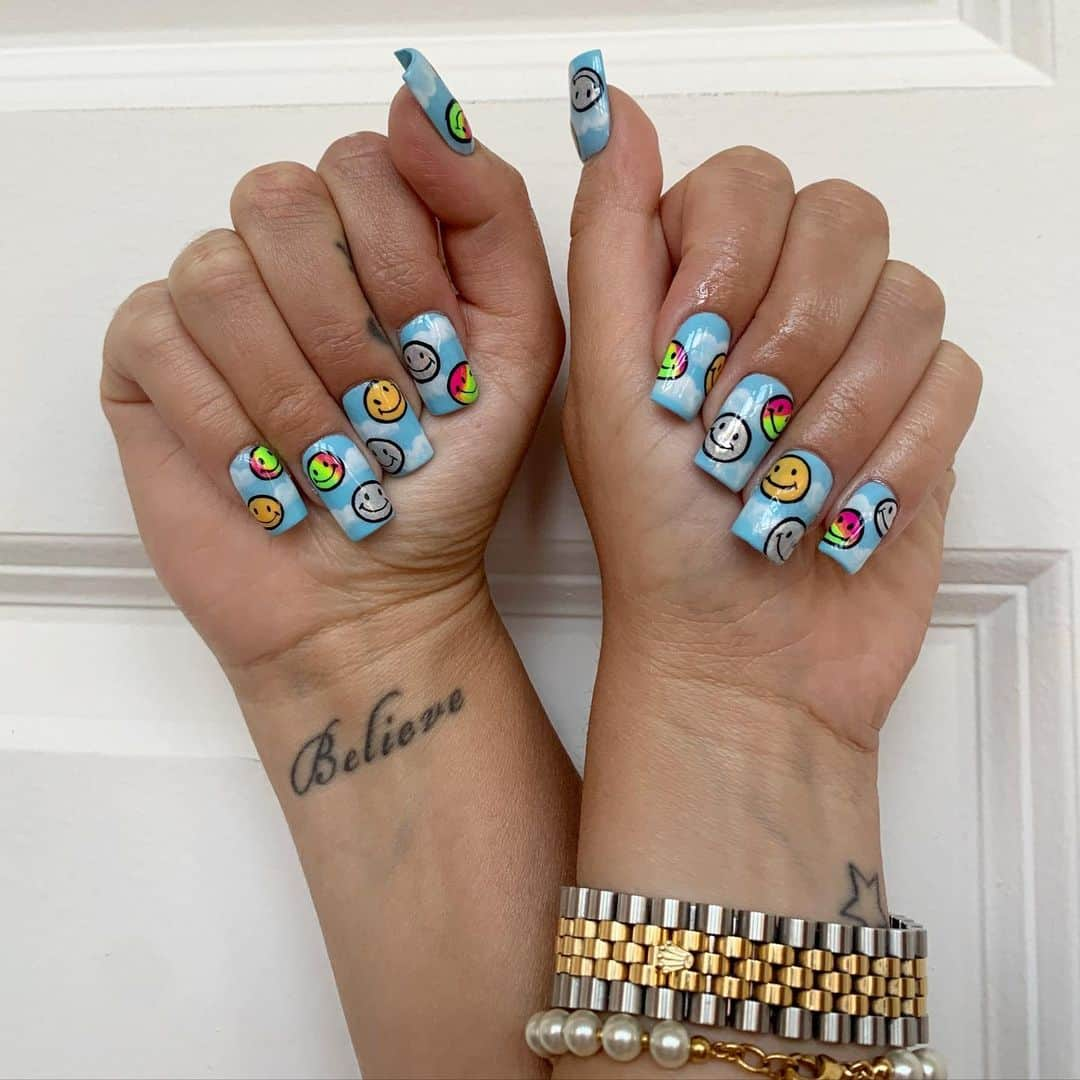 Mei Kawajiriさんのインスタグラム写真 - (Mei KawajiriInstagram)「@nicollettesings switched to Short and super square  Extension 😃😍😄😉🥰 #Nailsbymei」7月27日 6時09分 - nailsbymei