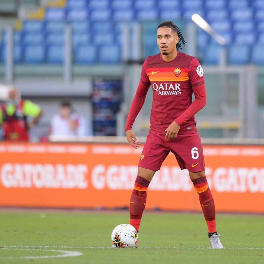 クリス・スモーリングさんのインスタグラム写真 - (クリス・スモーリングInstagram)「Another great victory, let’s continue like this 💪🏽. Loving the new kit 🔥 @officialasroma 💛❤️」7月27日 6時04分 - smalling