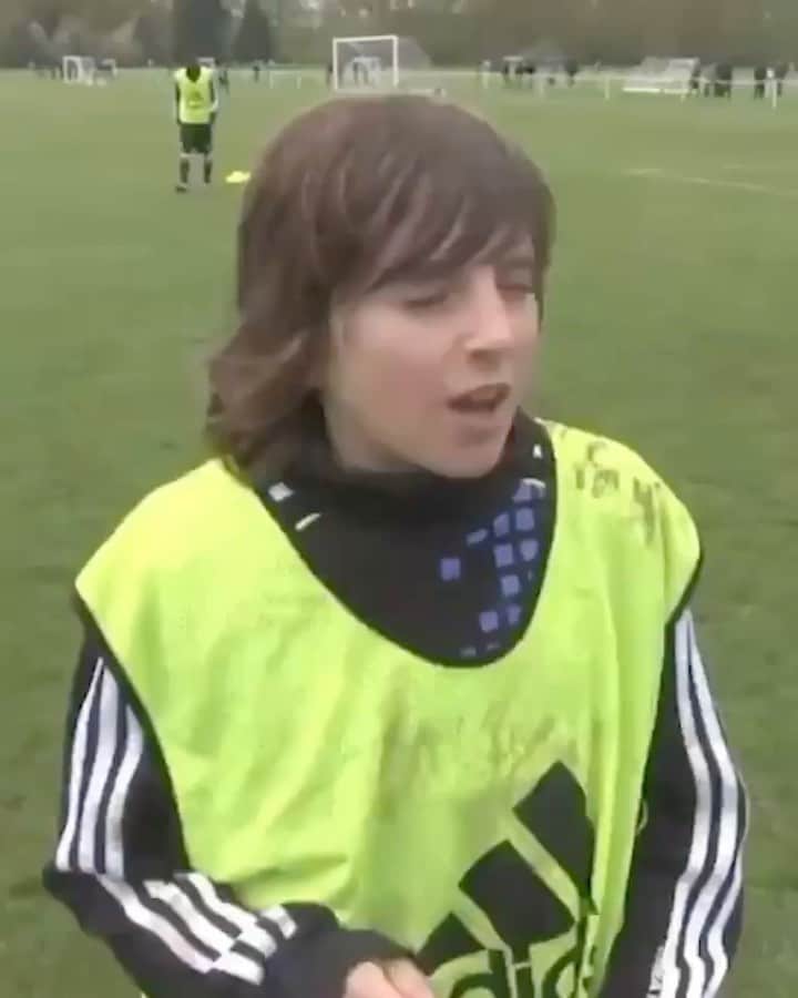 F2Freestylersのインスタグラム：「@masonmount10 practice makes permanent. “Top Bins” 🔝🗑🎯」