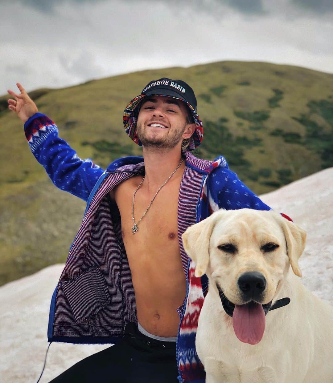 ジャック・ジョンソンのインスタグラム：「Snow in July! ❄️」