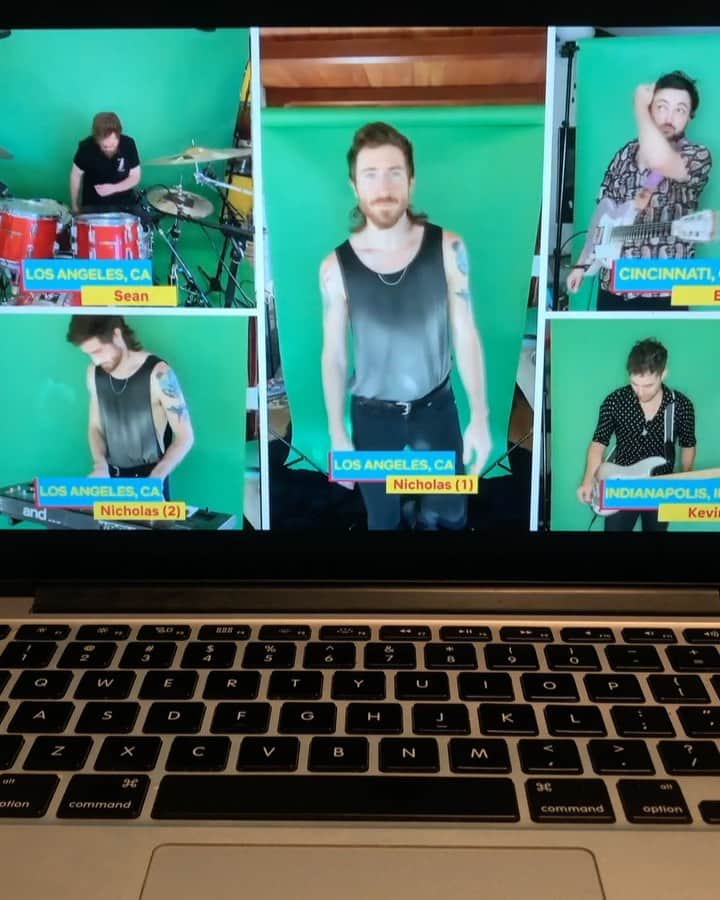 ウォーク・ザ・ムーンのインスタグラム：「we’re SO excited that “Lost In The Wild” is featured in #thekissingbooth2! we shot a live-at-home green-screen-extravaganza to celebrate. you can check it out on @netflix’s youtube (link in story!) 💋💋💋 #tkbfanfest」