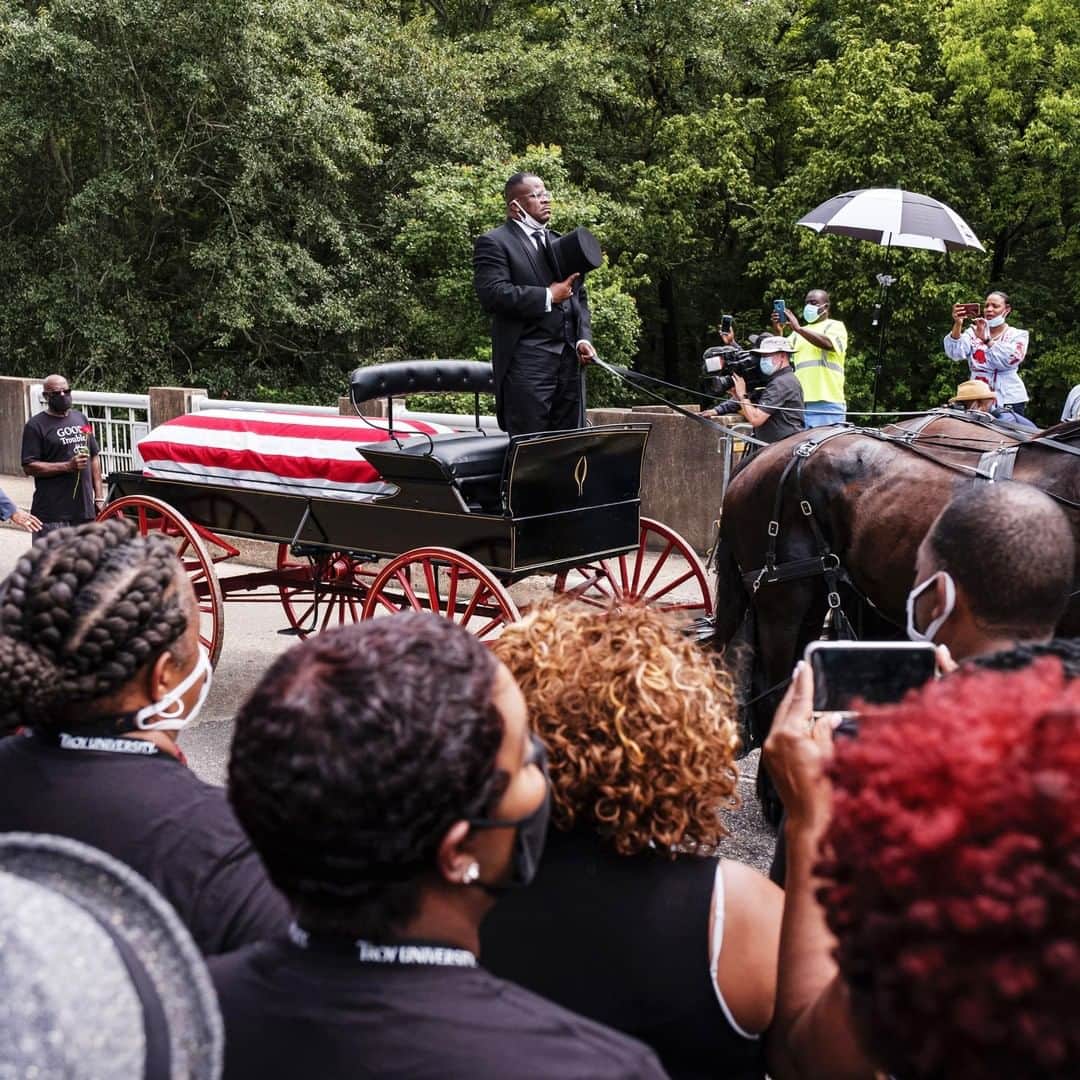 TIME Magazineさんのインスタグラム写真 - (TIME MagazineInstagram)「A horse-drawn wagon carrying the flag-draped casket of Rep. John Lewis, the civil rights icon and longtime Georgia Congressman who died at 80 on July 17, pauses after crossing the Edmund Pettus Bridge in Selma, Ala., on July 26. In March 1965, Lewis and others were beaten there by law enforcement officers while on the front lines of the 50-mile march from Selma to Montgomery to push for voting rights. (Despite his injuries, Lewis joined other activists who resumed the march two weeks later.) For years, he, accompanied politicians from both sides of the aisle to Selma to ensure the power of "Bloody Sunday" would remain in the public’s memory. Amid a series of tributes this week, Lewis will lie in state at the U.S. Capitol. Photograph by @danandersonpics—@epaphotos-EFE/@shutterstock」7月27日 6時34分 - time