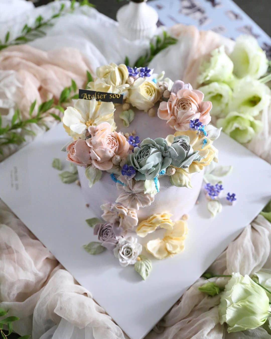 청담 수케이크 (atelier soo)さんのインスタグラム写真 - (청담 수케이크 (atelier soo)Instagram)「ㅡ Sooclass Basic 3 🍋 ㅡ #flower #cake #flowercake #partycake #birthday #bouquet #buttercream #baking #wilton #weddingcake #레몬케이크  ㅡ www.soocake.com vkscl_energy@naver.com」7月27日 6時44分 - soocake_ully
