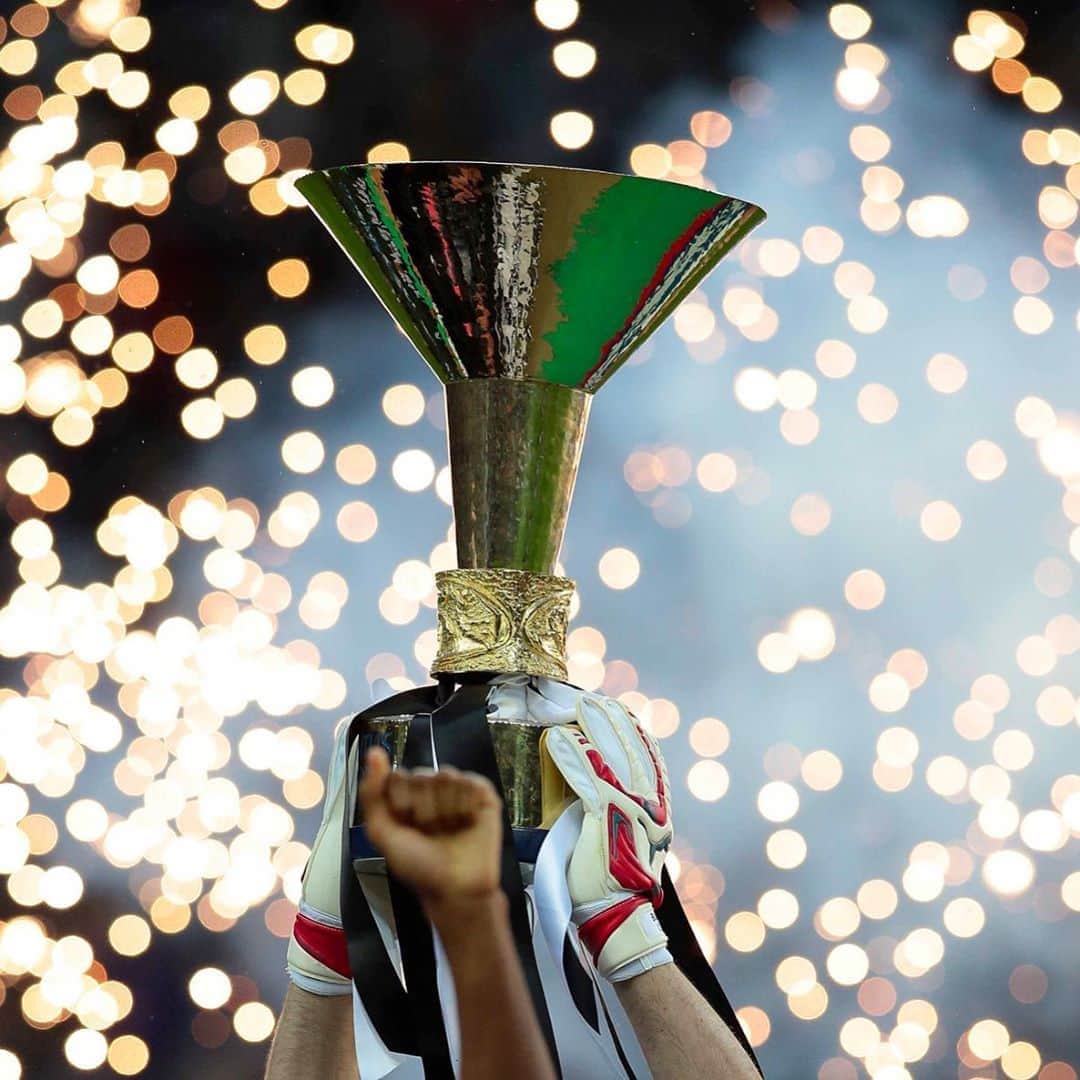 アレッサンドロ・デル・ピエロのインスタグラム：「Come diceva il presidente Boniperti “Vincere non è importante, è l'unica cosa che conta”. Sono 9 di filaaaa. 🏆🏆🏆🏆🏆🏆🏆🏆🏆 Complimenti @juventus #finoallafine  #adp10」