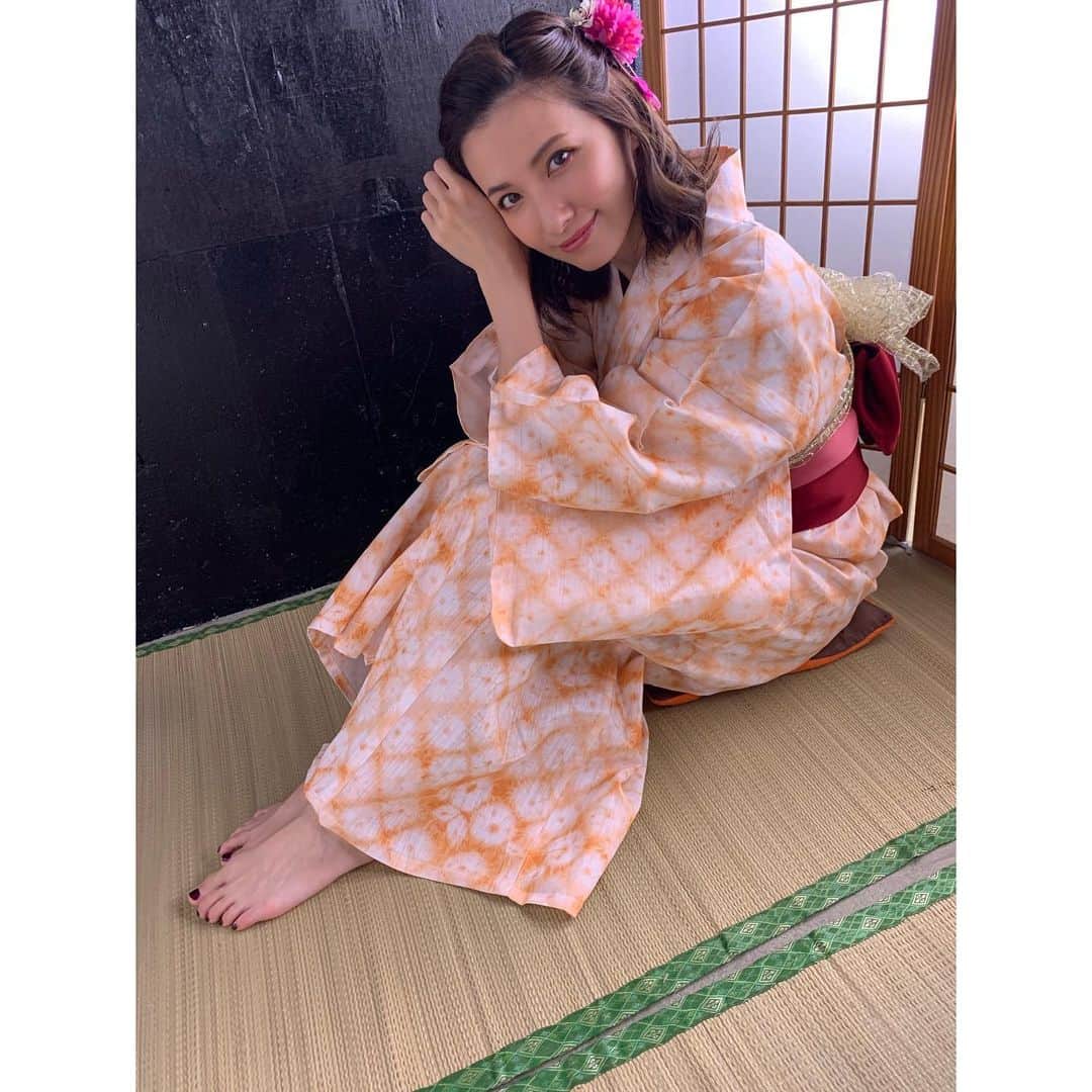 戸田れいさんのインスタグラム写真 - (戸田れいInstagram)「Thank god I'm Japanese! 👘🇯🇵 ・ ・ #kimono#yukata#japanesegirl」7月27日 6時56分 - rei_toda