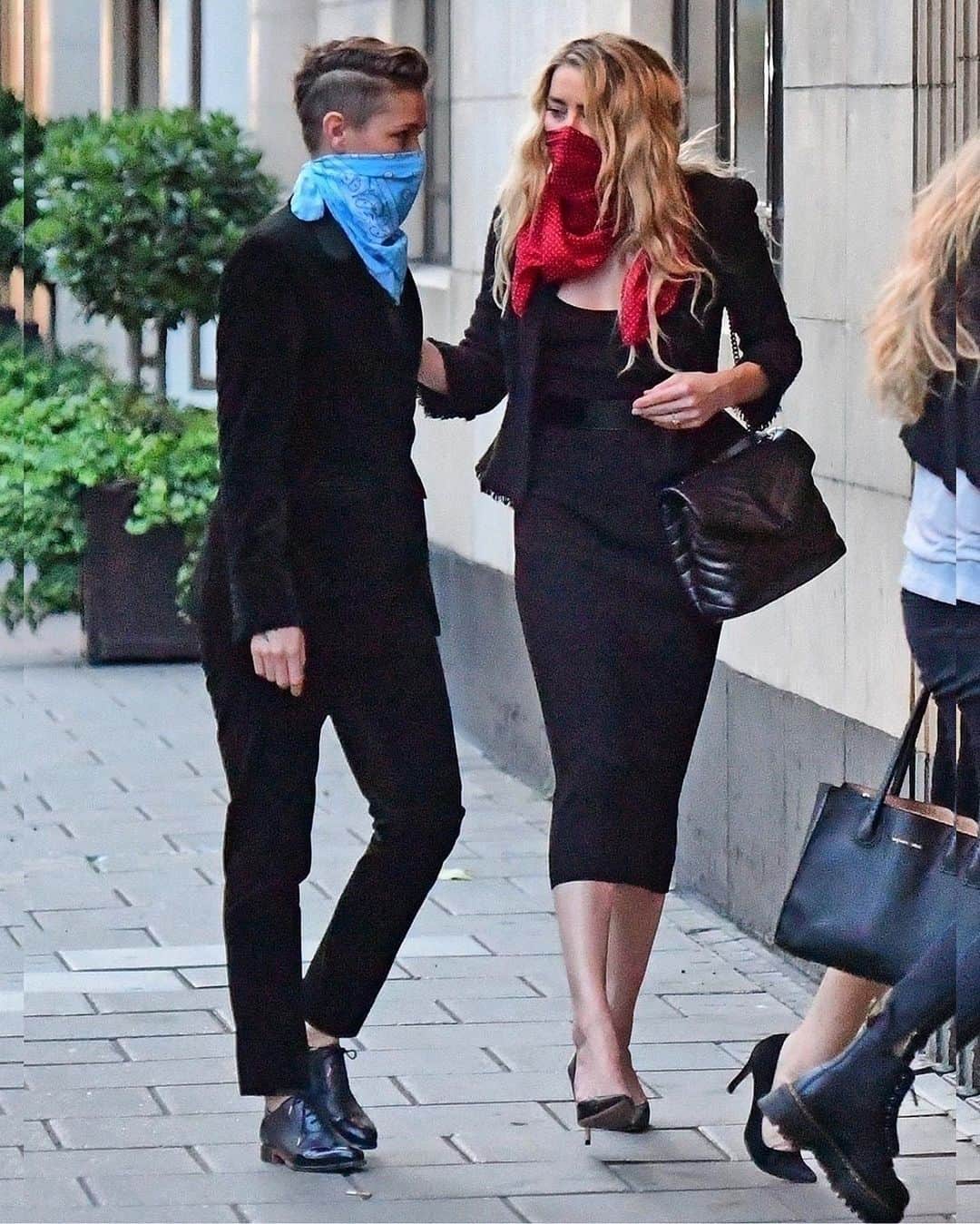 Just Jaredさんのインスタグラム写真 - (Just JaredInstagram)「Amber Heard and girlfriend Bianca Butti were seen heading to dinner with a few friends after a long week in court in London #AmberHeard #BiancaButti Photos: Backgrid」7月27日 7時21分 - justjared
