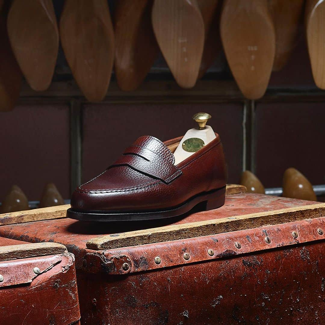 クロケット&ジョーンズさんのインスタグラム写真 - (クロケット&ジョーンズInstagram)「The Icons - Boston. Our classic round-toed penny loafer embodies an easy mid-century elegance, whether you choose to dress it up or down. . Click the link in our bio to read the article. . #crockettandjones #madetobeworn #boston #theicons」7月27日 18時16分 - crockettandjones_official