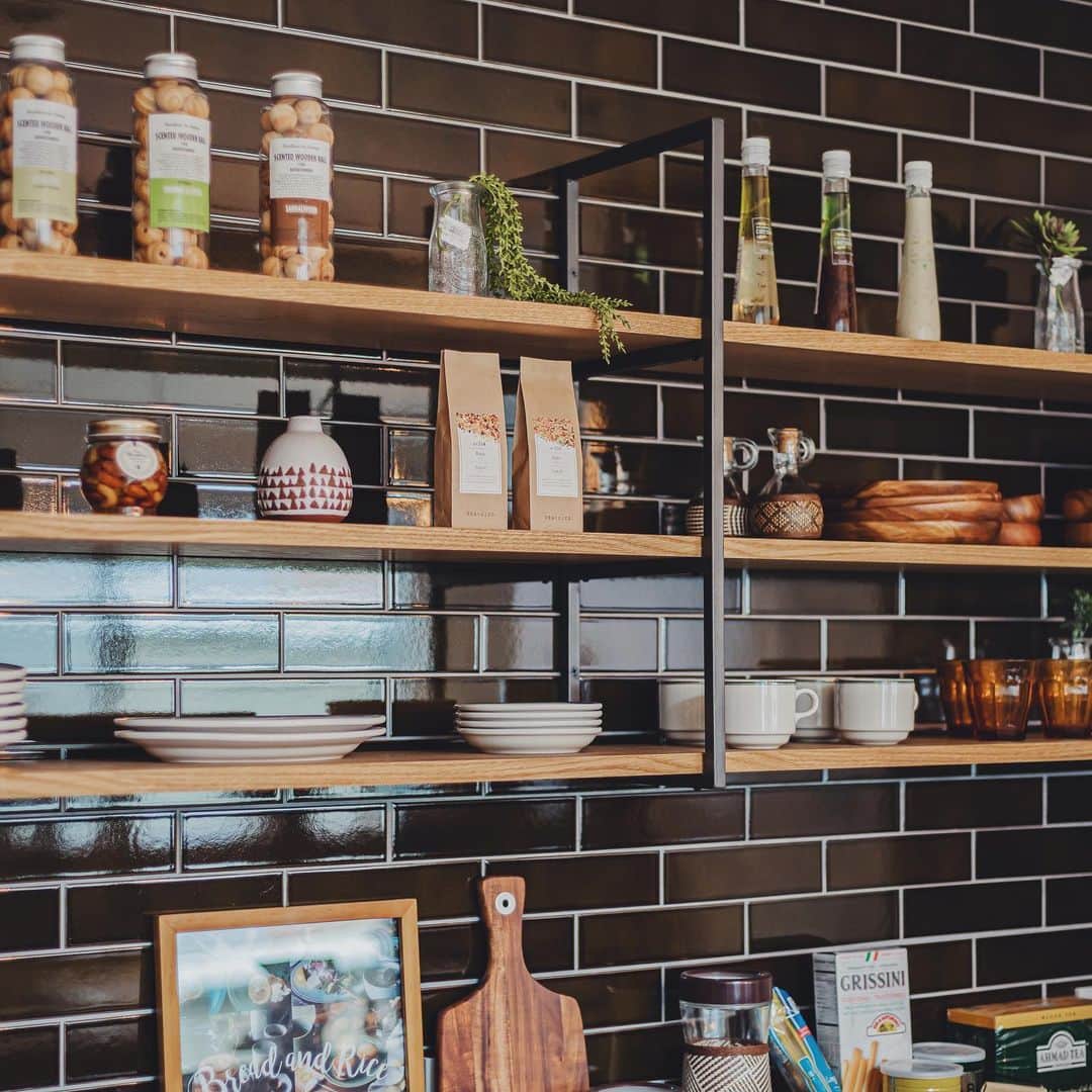 のインスタグラム：「・ kitchen ・ ・ 最新イベント&店舗情報はプロフィールをチェック▽ @orangehouse_tokyo ・ ・ サブアカウント▽ @orangehouse_editors ・ ・ #オレンジハウス #オレンジハウス静岡 #オレンジハウス東京 #新築住宅 #新築戸建 #新築マイホーム #住宅デザイン #リノベ #施工事例 #キッチンカウンター #ゼロキューブ #zerocube」