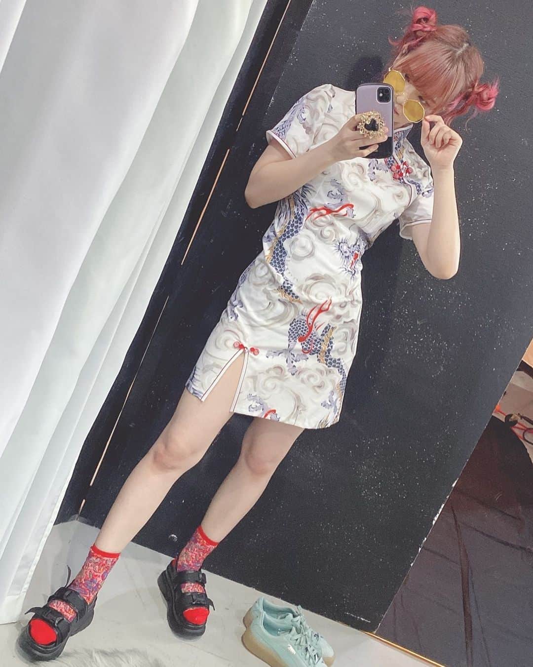 のインスタグラム：「🐉 ㅤ ㅤ ㅤ ㅤ ㅤ ㅤ ㅤ #チャイナ服 #チャイナドレス #コスプレイヤー #コスプレ #cos #cosplay #cosplayer #cosplaygirl #cosplayphotography  #코스프레 #动漫 #角色扮演 #ss #自撮り #japanese #japanesegirl #girl #me #selfie #follow #followｍe #粉我 #좋아요 #팔로미 #셀카 #love #chinagirl #fashion #chinadress #portrait」