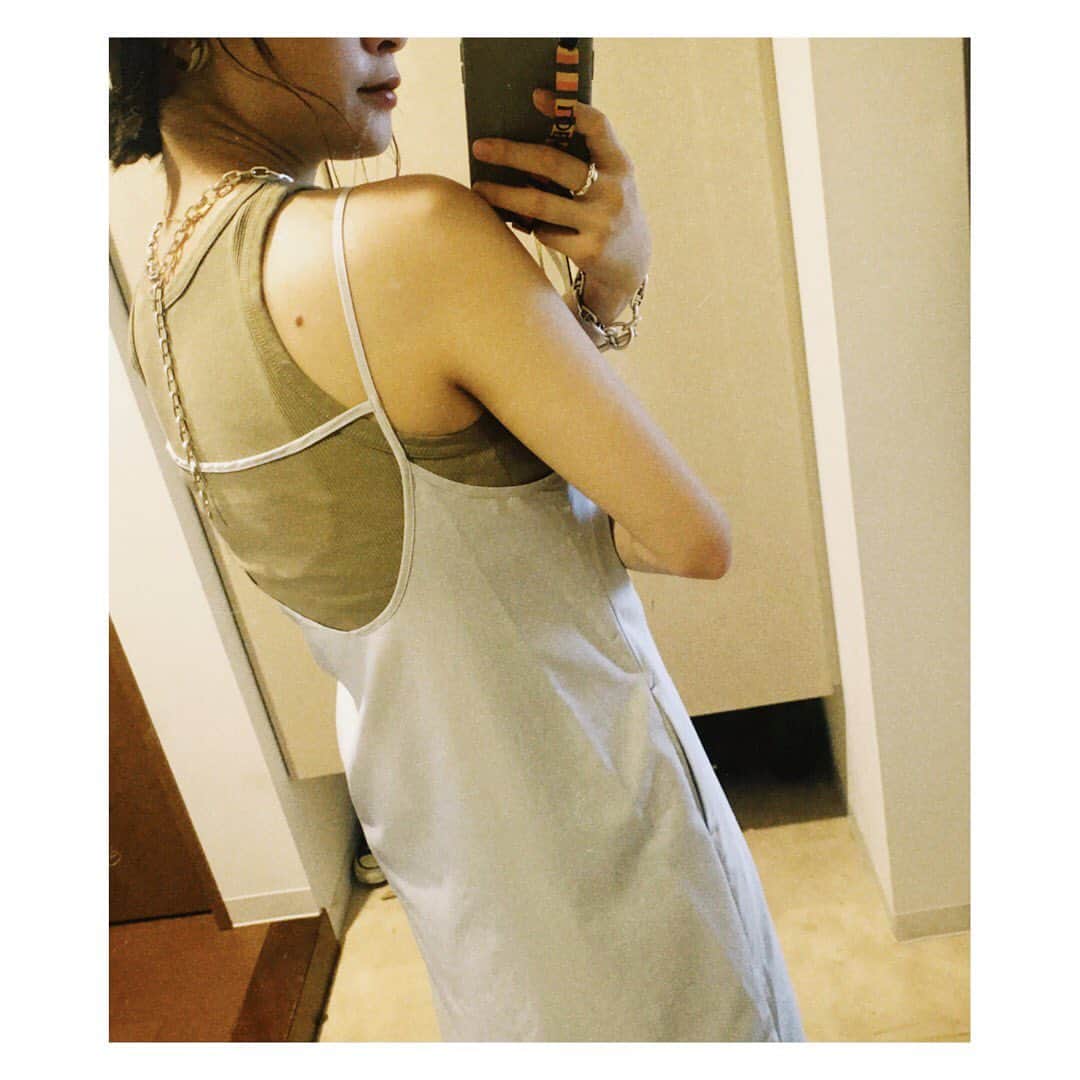 野尻美穂のインスタグラム：「このワンピースもwai〜😙 水着の上から着れるやつ。 でもタウンユースにも着れちゃうのでこれから沢山使えそう〜。色もこのアイスブルー好き😌しかも透けづらいです🤝 #wai_ships #TODAYFUL #骨盤ベルトバレてる🙄」