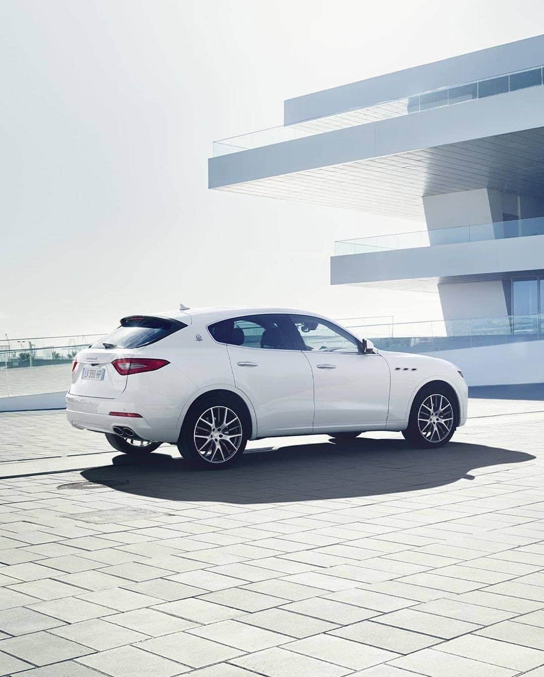 Maserati Japan | マセラティ ジャパンのインスタグラム：「明瞭かつ理路整然とした弁舌で、マセラティそのものが何たるかを語る。レヴァンテのデザインは、そんな雄弁さであなたに訴えかけます。  #Maserati #マセラティ #MaseratiJapan #マセラティジャパン #Levante #レヴァンテ」
