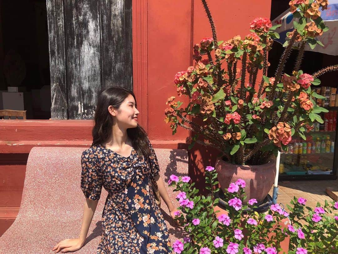 小川沙樹のインスタグラム：「今年涼しくて、クーラーをつけるタイミングを見失ってしまった🙄 こんなこと言ってる間に夏終わってそう…  写真はカンボジアで撮ったものです🇰🇭」