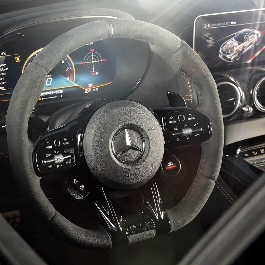 Mercedes AMGさんのインスタグラム写真 - (Mercedes AMGInstagram)「[Kraftstoffverbrauch kombiniert: 12,8 l/100 km  CO₂-Emissionen kombiniert: 292 g/km  amg4.me/efficiency-statement  Mercedes-AMG GT Black Series]  An untamed sports car from the inside out: carbon-fiber bucket seats featuring exclusive nappa leather are combined with sporty DINAMICA microfibre in black with orange contrasting topstitching for a look as dynamic as the ride.  #MercedesAMG #AMG #DrivingPerformance」7月27日 17時00分 - mercedesamg