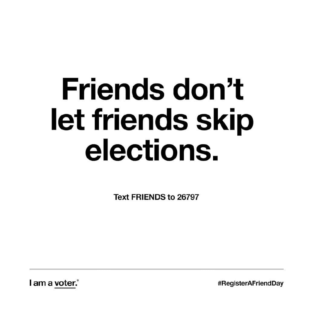アマンダ・デ・カディネットのインスタグラム：「We have 100 days until Election Day! Text FRIENDS to 26797 to make sure you are registered to vote. And please repost and tag your friends to remind them to check their registration too. A reminder from a friend makes them up to 2X more likely to vote! #100x100」