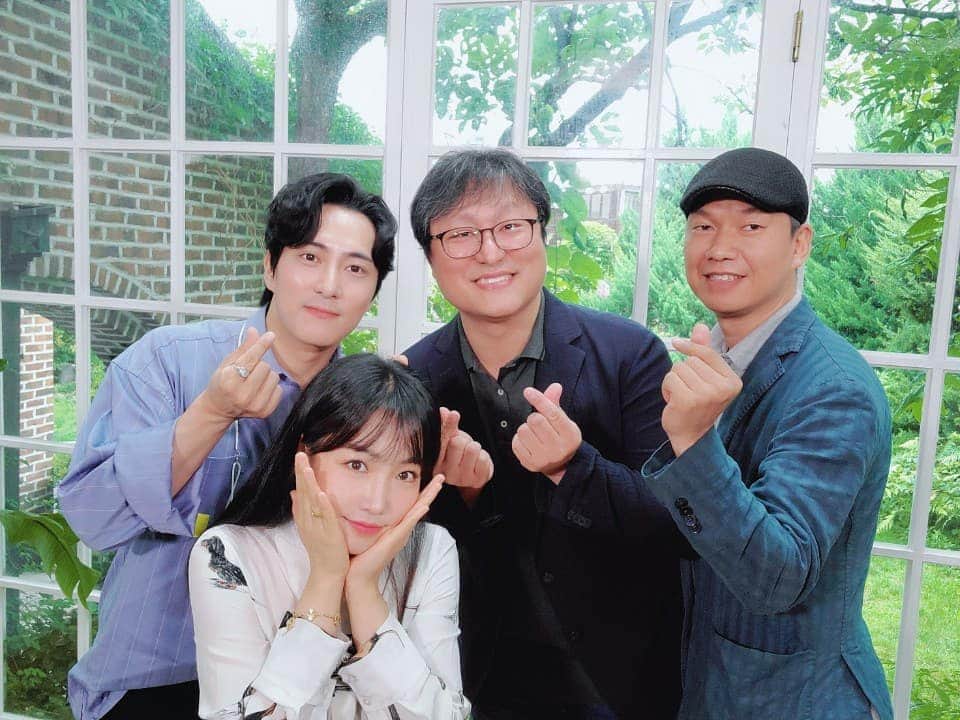 イ・ユリのインスタグラム：「#이유리#소리꾼#극장#VOD#동시상영중 😊😊」
