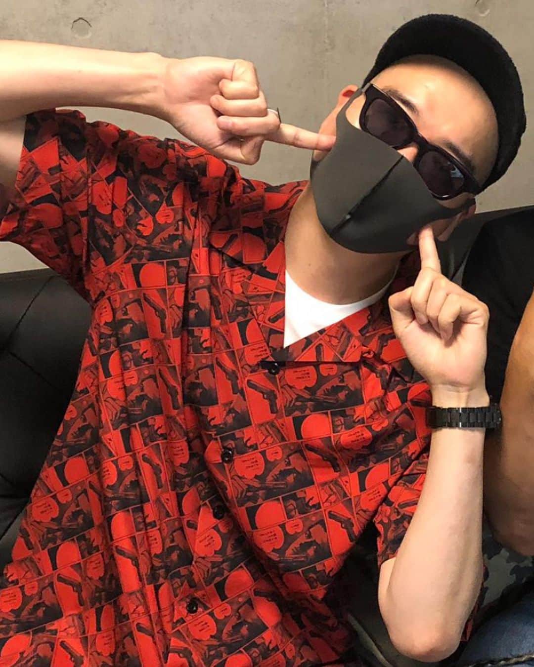ZEN-LA-ROCKのインスタグラム：「🟥皆様🟥 宇多丸さん‼️ 更に皆様『Sanctuary "GUNGUNGUN" SHIRT』ご着用感謝です💥 只今SUMMER SALEも開催してるのでプロフィールリンクからSHOP覗いて下さいませっ👀 . . ©史村翔・池上遼一／小学館 . . . #サンクチュアリ #nemes #journalstandard #池上遼一 #史村翔 #rhymester #宇多丸 #zenlarock」
