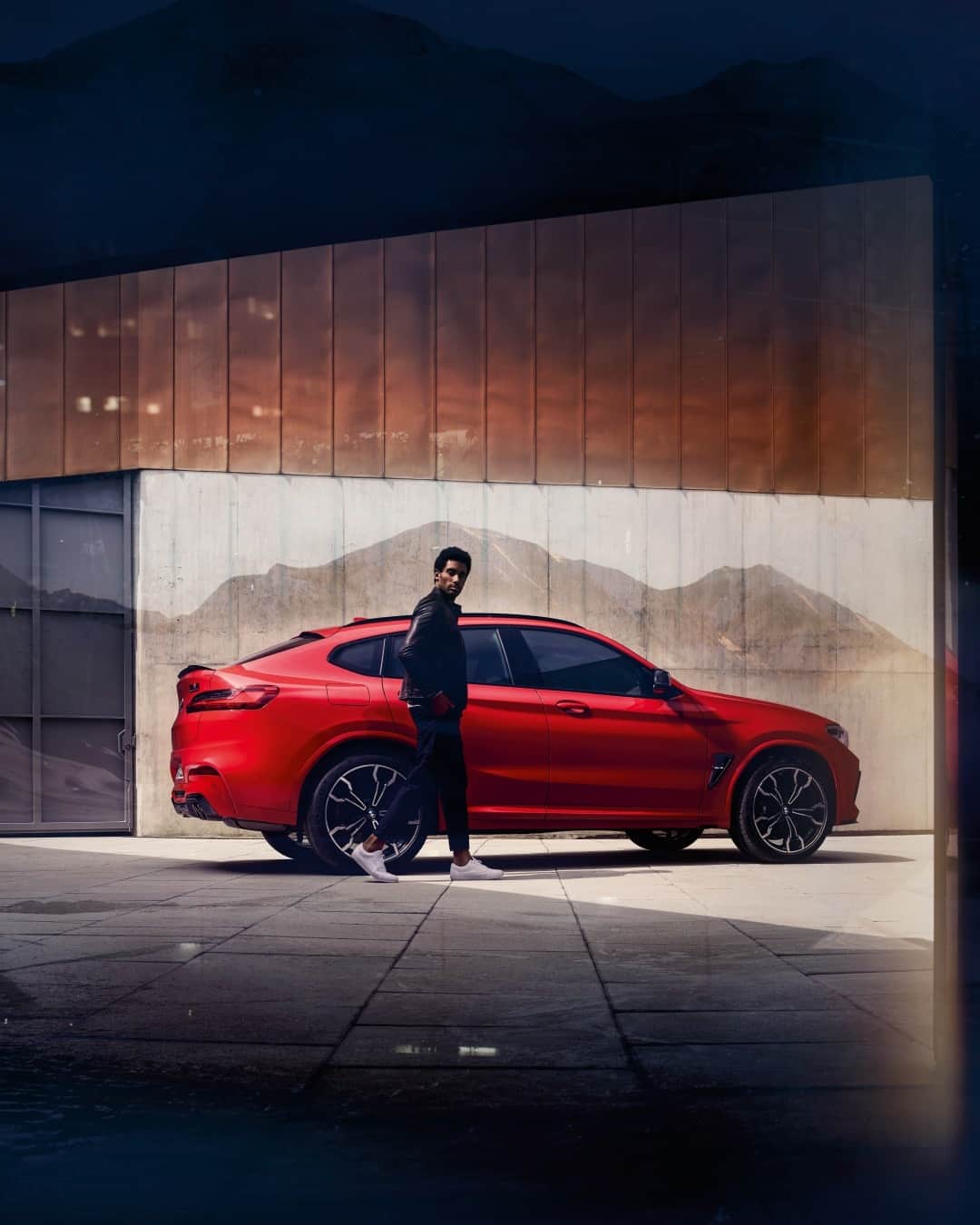 BMWのインスタグラム：「Ever had a recurring dream? You will. The BMW X4 M. #TheX4M #BMW #X4M @BMWM  __ BMW X4 M: Fuel consumption in l/100 km (combined): 10.5. CO2 emissions in g/km (combined): 239. Further information: www.bmw.com/disclaimer.  	 Acceleration (0-100 km/h): 4.2 s. Power: 353 kW, 480 hp, 600 Nm. Top speed (limited): 250 km/h (with optional M Drivers Package: 285 km/h).」