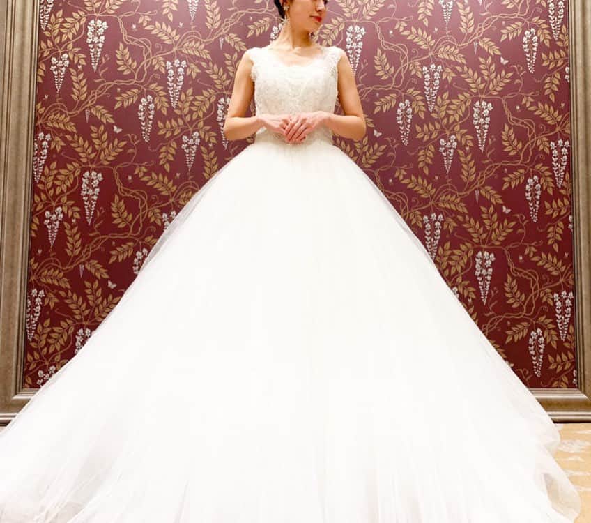 Dresses (ドレッシーズ)さんのインスタグラム写真 - (Dresses (ドレッシーズ)Instagram)「ドレスショップ @authentique_weddingdress でお取り扱いのあるブランド @ROSACLARA(ロサクララ)特集。 . 保存しやすいように枚数多く投稿しております♡ . その他のドレスは  #rosaclara_dresses よりご覧いただけます🕊 ＿＿＿＿＿＿＿＿＿＿＿＿ . ドレスのお問い合わせは @dresses_weddingdress までDM💌 お気軽にお問い合わせください♡ . #ウェディングドレスレス#ROSACLARA #ロサクララ　#プレ花嫁 #ドレッシーズ #ドレッシーズ花嫁 #Aラインドレス #プリンセスラインドレス#フォトウェディング #ロケーションフォトウェディング #ロケーションフォト #大人花嫁 #30代花嫁 ﻿ #ナチュラルウェディング #フェミニンドレス」7月27日 17時15分 - dresses_weddings