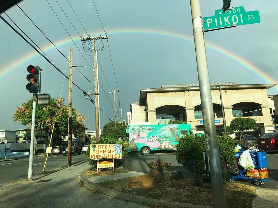 片山萌美さんのインスタグラム写真 - (片山萌美Instagram)「梅雨明け希望🌈  #定期的nature #hawaii #rainbow #過去pic」7月27日 17時26分 - moet_mi