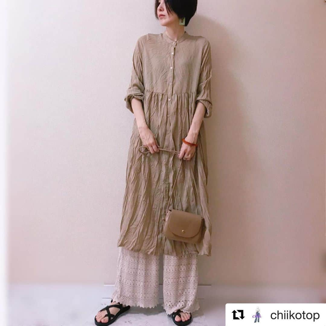 ショップにこにこさんのインスタグラム写真 - (ショップにこにこInstagram)「#Repost @chiikotop with @get_repost ・・・ #fashion 🧸 ・ ・ プチプラのあやさんの ワンピース早速着てみた🧸 そんな昨日今日、久々頭がフワフワ しとりますっ💧そろそろ梅雨明けて🙏 ・ ・ @grshimamura 👗👖 @shopnikoniko 👜 @lowrysfarm_official 🥿 @lattice_lessignes #バングル  @yu___ramcy #ハンドメイドピアス  ・ ・ #しまむら #しまむらコーデ #プチプラのあや #あやらー #あやらーコーデ #あやらーさんと繋がりたい #プチプラ #ベージュカラー #シャツワンピース #170 #高身長女子 #オシャレさんと繋がりたい #着画 #着画くらぶ #のっぽコーデ部 #ハンドメイド #アクセサリー好きさんと繋がりたい #ハンサムショート #ショートヘア #wear #partegram #instafashion #instaphoto」7月27日 17時29分 - shopnikoniko