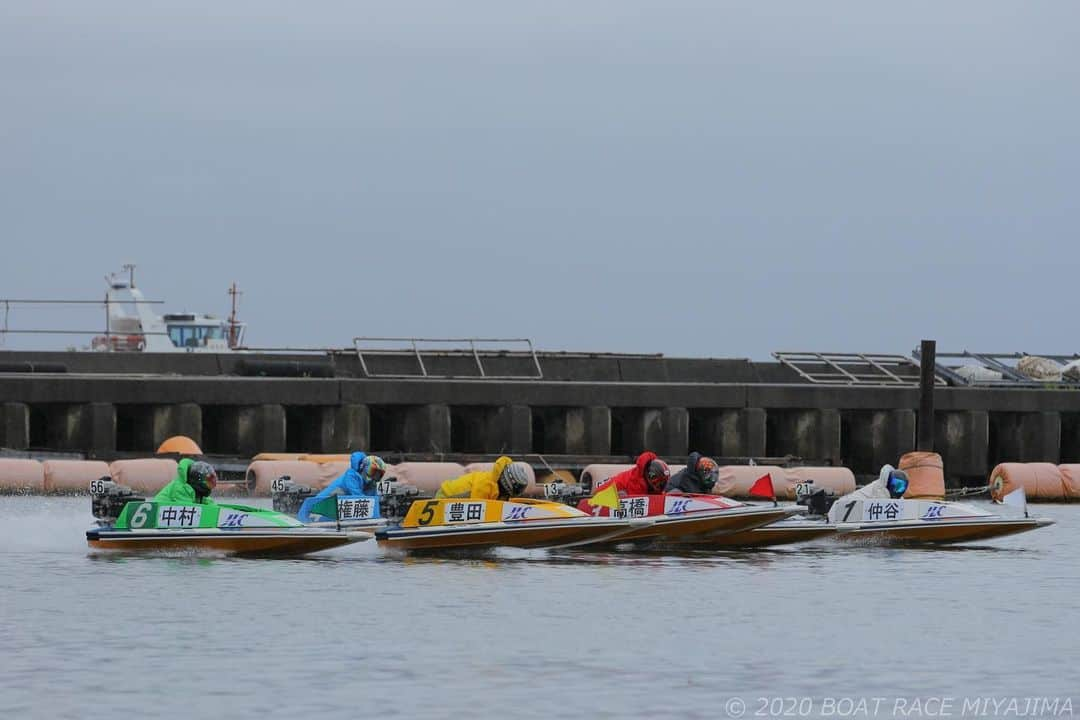 ボートレース宮島さんのインスタグラム写真 - (ボートレース宮島Instagram)「. 🚤ルーキーシリーズ第13戦第6回スカパー！・JLC杯🚤 . 見事優勝に輝いたのは、福岡支部の🥇仲谷颯仁選手🥇 . 仲谷選手は１０戦６勝の好成績で、優勝戦は１コースから“逃げ”を決め、２０２０年６月・福岡 以来 １か月ぶり、通算１０回目(宮島では初)の優勝を飾りました🎊🎊 . 仲谷選手、優勝本当におめでとうございます🎉✨ . ファンの皆さま、一節間ありがとうございました🍀 次節もボートレース宮島をよろしくお願いいたします✨ . 🐵「次節は8月3日から第3回東京スポーツグループ杯🚤」 . . #ボートレース宮島 #宮島競艇場 #宮島競艇 #パルボート宮島 #モンタ #ボートレース #boatrace #競艇 #競艇場 #ボートレースな日々  #ボレジョ #ボートレーサー #競艇選手  #ルーキーシリーズ #福岡支部 #仲谷颯仁 #逃げ #優勝戦 #優勝 #優勝おめでとう🎉 #好成績」7月27日 17時40分 - boatrace_miyajima