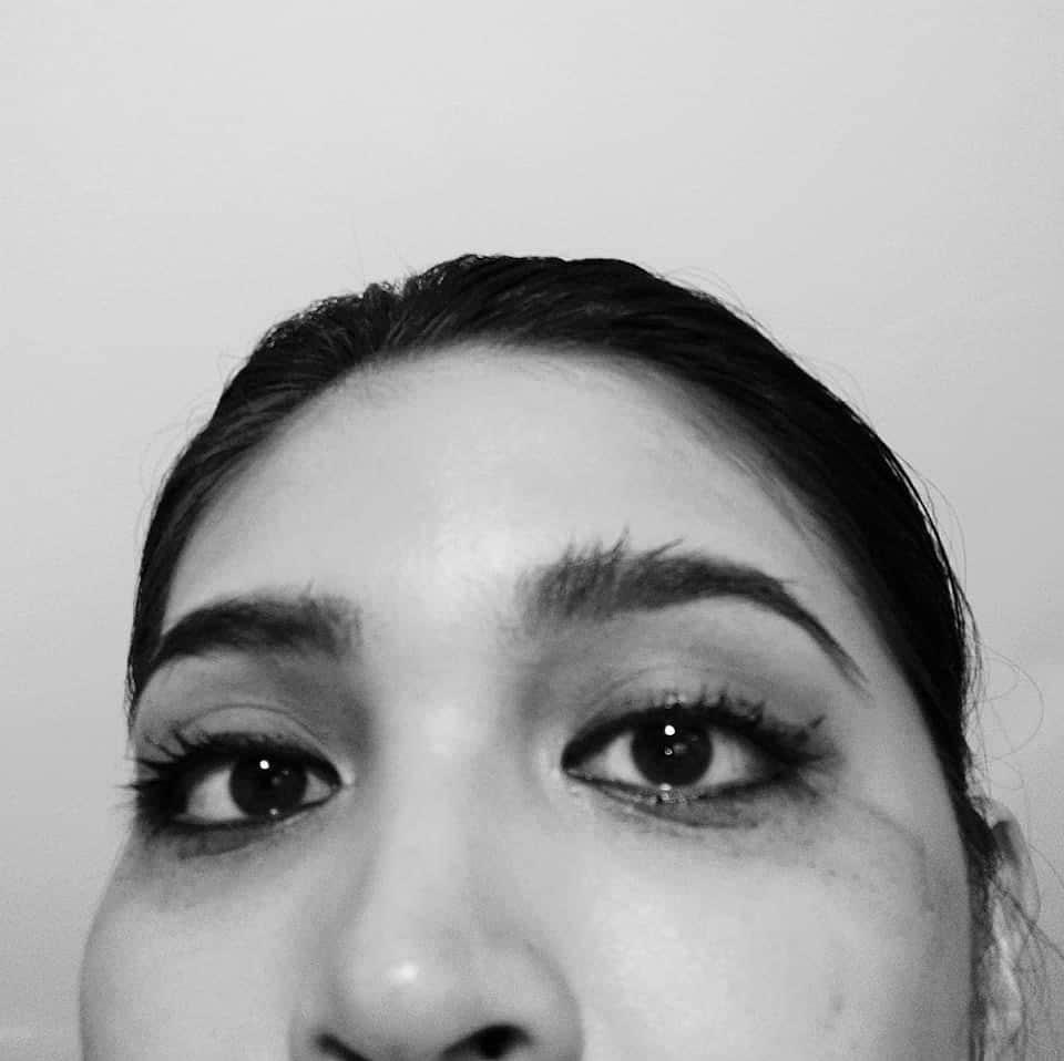 メイン・メンドーサのインスタグラム：「Challenge accepted.  Because we are not always “beautiful, strong and incredible”. Here’s my entry to acknowledge the downs and not just the ups. Cheers to the strong; to the brave; and to the broken ones out there. We are all fighters and survivors in our own battles. Whatever life throws at us, let’s keep going. Keep swimming.. just keep swimming. 🖤」