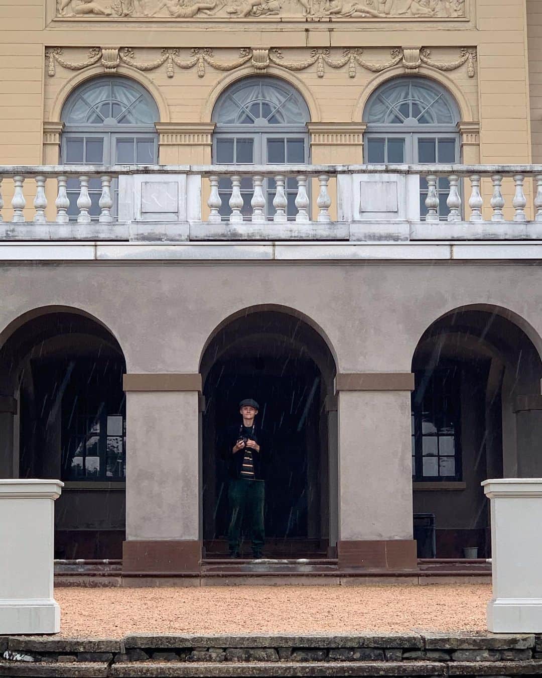 ウルリック・マンターさんのインスタグラム写真 - (ウルリック・マンターInstagram)「Visited a castle. Blommigt!」7月27日 17時48分 - ulrikmunther