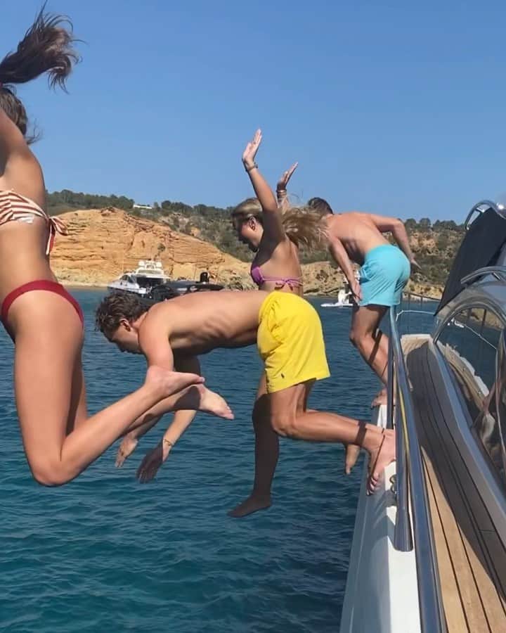フレンキー・デ・ヨングのインスタグラム：「Enjoyed my days off, ready to go back and prepare for Champions League ⚽️🔵🔴」