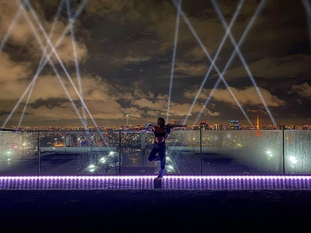 DJ mariennuのインスタグラム：「First time🌃@shibuya_scramble_square  @shibuya_sky  📸 @megmilk36_i 🖤 ・ ・ ・ #shibuya #shibuyascramblesquare #shibuyasky」