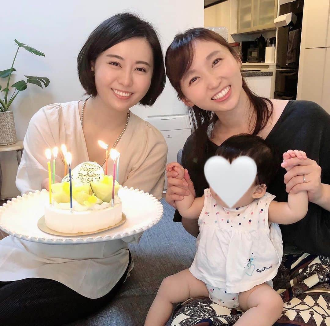 瀧口友里奈さんのインスタグラム写真 - (瀧口友里奈Instagram)「・ Happy Birthday吉木ちゃん🕊 ・ 今日は、大学時代に同じレギュラー番組を担当して以来の心の友😂 @risayoshiki0727 の誕生日です💐 ・ 写真は先日のものですが、我が家で。本当に久々に会えました😭 ・ 吉木ちゃんベイビーのキラキラうるうるの瞳に「可愛い😭❤️」を思わず連呼し、癒されながら、ずっと笑っていた気がする🤣 ・ まだ社会的にも大変な状況が続く中での子育てですから🤱 少しでも吉木ちゃんのリラックス時間にもなってたら嬉しいなぁ😌🌼 ・ また日常の取り戻せる日が一日も早く来ますように☘️ ・ ・ #happybirthday #birthdaycake #birthdaypresent #birthdaygirl #誕生日おめでとう #誕生日ケーキ #誕生日プレゼント #誕生日サプライズ #誕生日祝い #メロンケーキ #ジェラートピケ #gelatopique #threecosmetics #スリー #アスティエドヴィラット #アスティエ #イイホシユミコ #クチポール #クチポールゴア#tokyo #tokyolife #tokyolifestyle #赤ちゃんママ #吉木りさちゃん #アナウンサー #キャスター #セントフォース #瀧口友里奈」7月27日 18時05分 - yurinatakiguchi