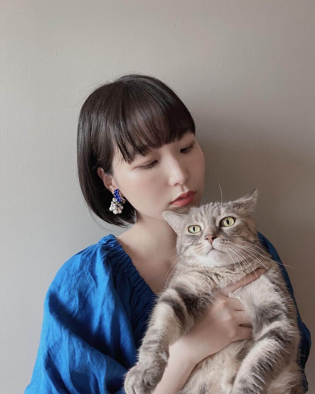 真山朔のインスタグラム：「🔵 😌😮 🙁😑」
