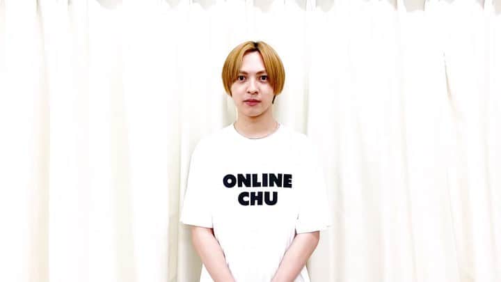 M!LKオフィシャルInstagramのインスタグラム：「🎁キーワードM!LK🎁 M!LK ONLINE CHU!? SUMMER-Around The World-まであと6日🏖 開催を記念して、今日から企画をスタートします❗️ 毎日発表されるキーワードを集めて、ライブで実際に使われるオリジナルアイテムをゲットしよう😎 是非毎日チェックしてください✨ https://www.instagram.com/milk_official_2014/ 詳細は吉田さんより↓ #MILKONLINECHU夏」