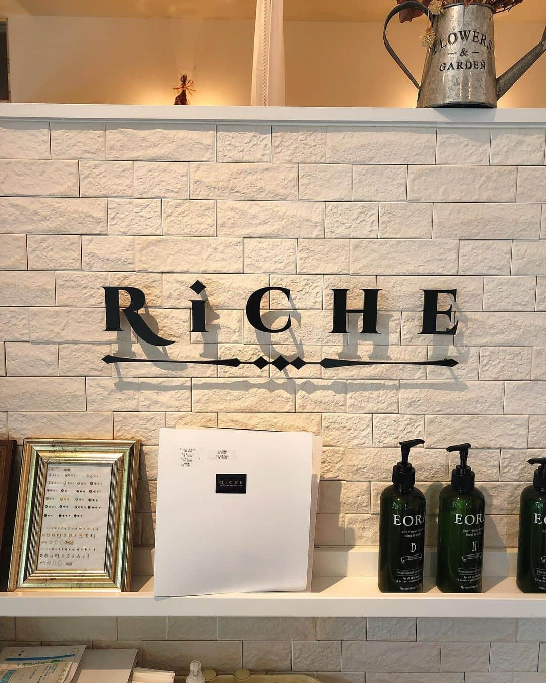 mimiさんのインスタグラム写真 - (mimiInstagram)「吉祥寺にある  RICHE @riche.kichijoji  で大好きなソニックフィット受けてきました☺️💕 7月8月限定で SonicFit＋炭酸パック＋高濃度炭酸ミスト美容液付き ￥29800 SonicFit＋植物幹細胞パック＋高濃度炭酸ミスト美容液付き ￥29800 で受けられるの😳✨ ソニックフィットの後に炭酸パックして炭酸ミスト美容液をして軽くマッサージしてもらったら 本当にびっくりするくらい 顔がスッキリ🙌❤️ ソニックフィットだけでも効果があるのに更に小顔に近づられる☺️ 7枚目が施術した後なんだけど 目の開きがいいし 顔もスッキリしてるのがわかるよね😆✨ ふかふかのリクライニングソファーで施術してもらうから 爆睡しちゃった🤣 ・ #sonicfit #ソニックフィット#riche吉祥寺 #riche #リッシュ吉祥寺 #リッシュ #小顔 #スッキリフェイスライン #最新美容機器 #最新美容 #美白効果 #リフトアップ #小じわ改善 #ぷるぷる肌 #美容マニア #綺麗になりたい #美活 #女子力アップ #mimi美容 #目力アップ」7月27日 18時04分 - chan.mi3