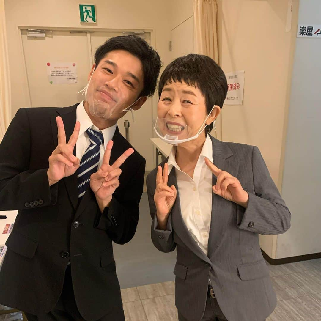 吉本新喜劇さんのインスタグラム写真 - (吉本新喜劇Instagram)「#なんばグランド花月 #すっちー 座長週、 全員元気に楽日を迎えました！ テレビ放送をお待ちください！ 最後は上司と部下役で出演していた #若井みどり さんと#筒井亜由貴 くんのお写真です☺️ ダブルピースが可愛い✌️✌️ そして明日から吉田裕リーダー週の新喜劇です。 こちらも宜しくお願いします🙇‍♂️🙇‍♀️」7月27日 18時09分 - yoshimotoshinkigeki