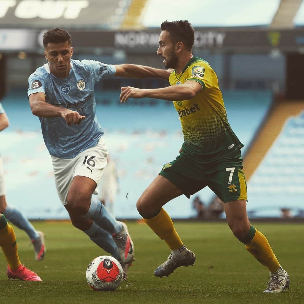 ルーカス・ルップのインスタグラム：「A tough season is ending in relegation, a very disappointing result. I am feeling sorry for the entire club and all our supporters that we couldn’t reach our common goal to stay up.  It‘s time to clear our minds, charge the batteries and look ahead positively.」