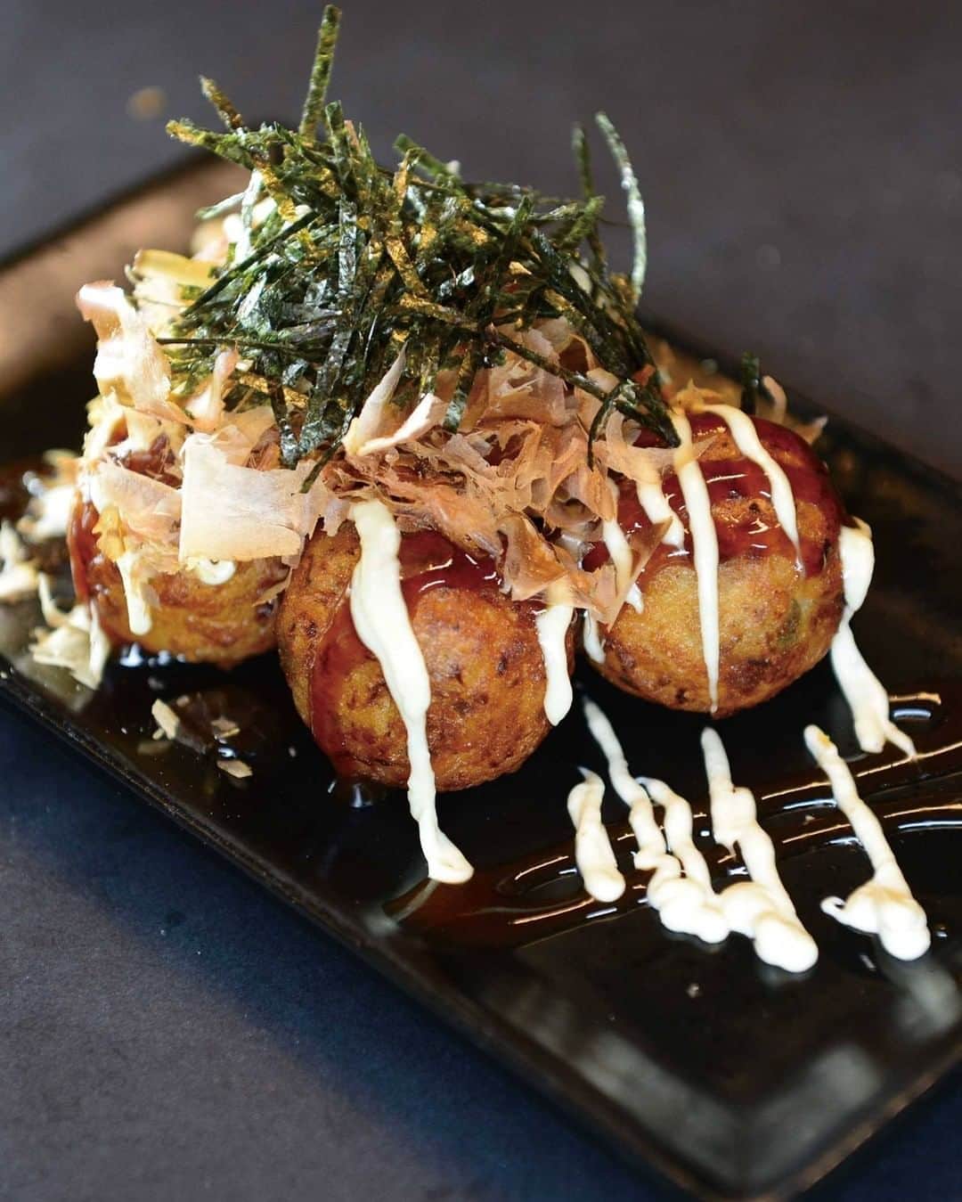 のインスタグラム：「Do you like Takoyaki? Takoyaki is a ball-shaped Japanese snack and very tasty! Try it!  #foodphotography #instafood #eeeeeats #eatvancouver #yvrfoodie #604now #604eats  #vancouverfoodie #vancityeats #vancouvereats #dishedvan #robsonstreet  #ramennoodles #foodcouver #eatcouver #foodphotography  #f52grams #japanesenoodles #noodlelover #narcityvancouver #curiocityvan #crunchvancouver #vanfoodie #eatwithme #vanfoodie #narcityvancouver　#vancouvergiveaway #giveaway #yvreats #yvrfoodie」
