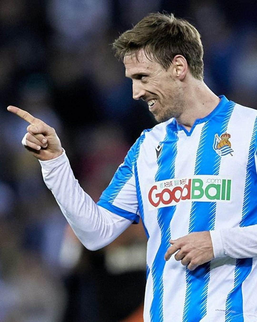 LFPさんのインスタグラム写真 - (LFPInstagram)「He knows how to DO it! 😉 • ¡Él sabe cómo CELEBRAR! ⚡ • #Monreal #RealSociedad #LaLiga #LaLigaSantander #Football」7月27日 9時43分 - laliga