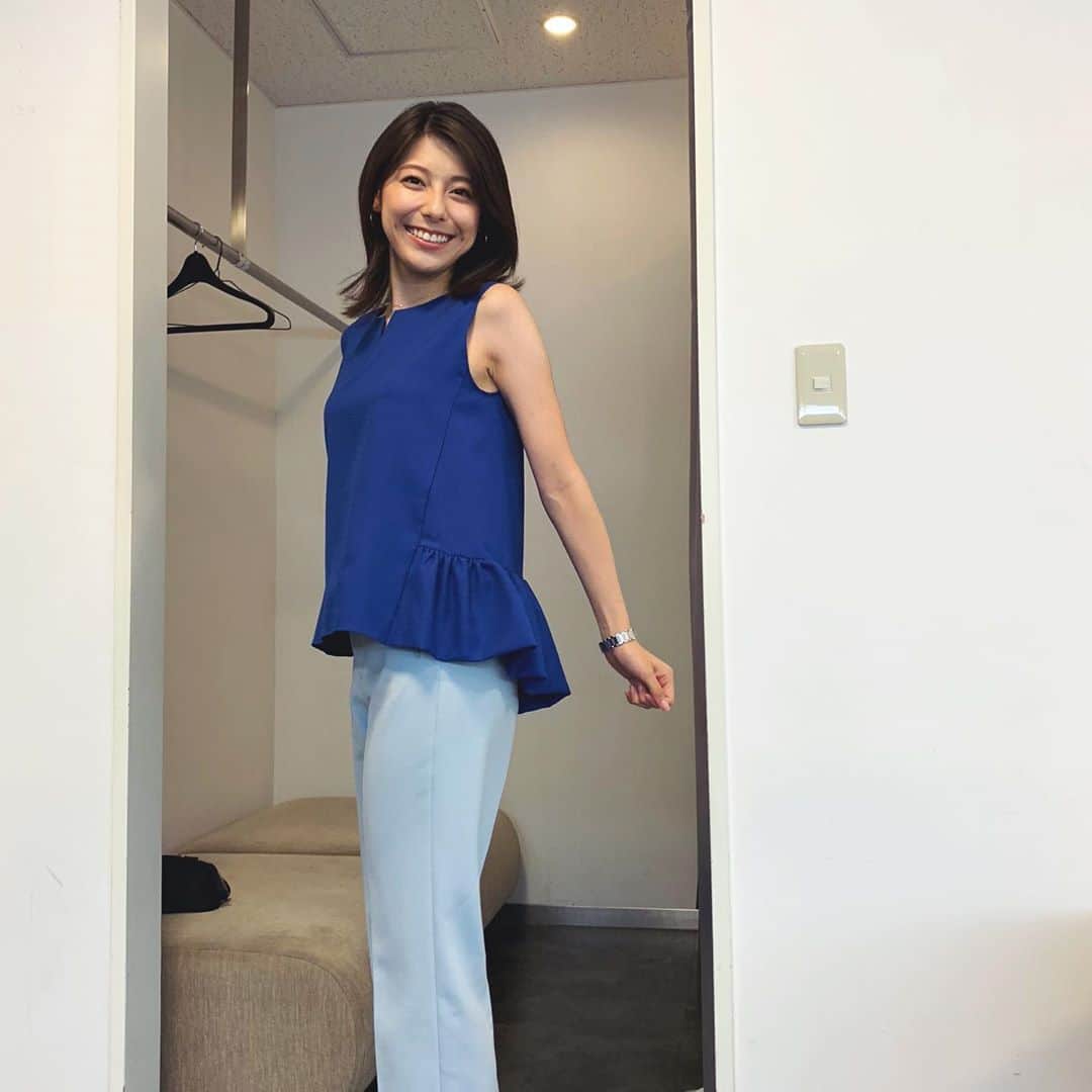 のインスタグラム：「半袖焼けと、 ムギュっとなるお肉が気になる…🌞  今週のnews23は水曜と金曜担当です。 蒸し暑い日が続くのでみなさん どうか体調管理お気をつけて！ 今週も頑張りましょ〜！」