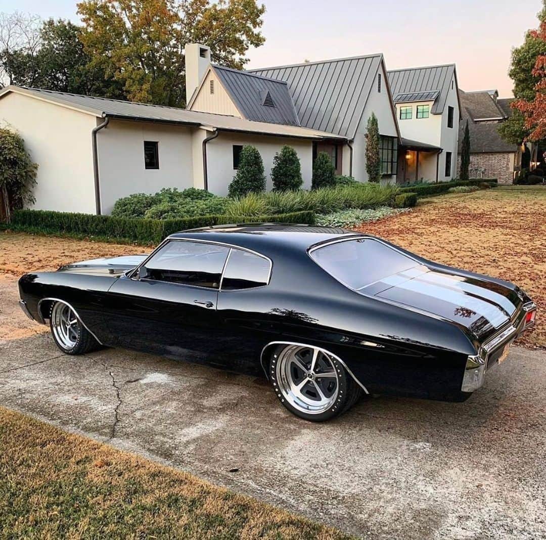 Classics Dailyさんのインスタグラム写真 - (Classics DailyInstagram)「#ClassicsFeature _____ @saxtons_garage 1970 Chevelle is one of the most beautiful classics out there. _____ #classiccar #musclecar #hotrod #protouring #prostreet #restomod #classicsdaily #streetrod #streetcar #customcar #hotrods #streetrods #chevrolet #chevy #chevelle」7月27日 10時01分 - classicsdaily