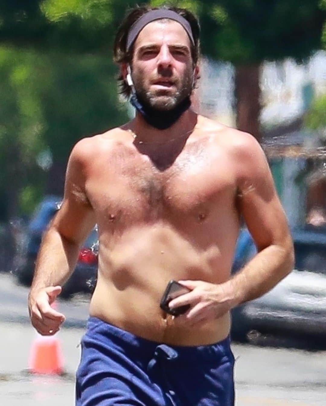 Just Jaredさんのインスタグラム写真 - (Just JaredInstagram)「@zacharyquinto goes shirtless while out on a run! #ZacharyQuinto Photos: Backgrid」7月27日 10時14分 - justjared