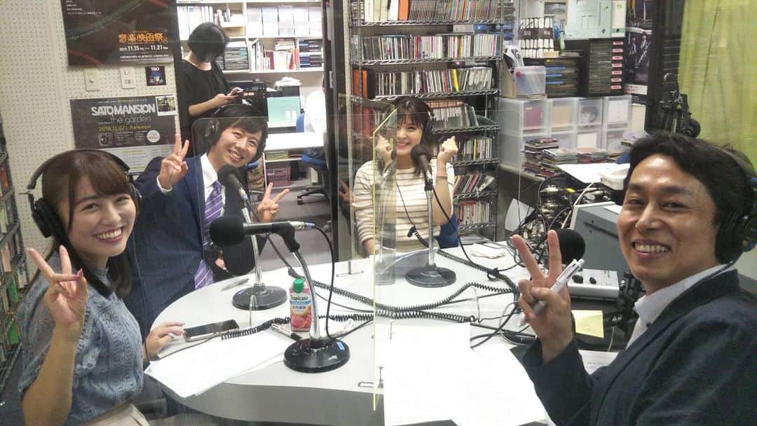 高橋裕二のインスタグラム：「きょう午後７時からラヂオもりおかで「めんこいラジオ　きいてｍｉｔ」２回目の放送があります。 めんこいテレビのアナウンサーが毎回違う組み合わせでパーソナリティーを務めます。 生放送です。  写真は第１回（７月１３日ＯＡ）のものです。 この時は…花田アナ、滝澤アナ、住本アナと進行しました。  きょうは…三宅アナ（２年目）、柴田アナ（１年目）、森尾アナ（１年目）というフレッシュな面々と共にお伝えしていきます。 そして、演歌歌手　徳永ゆうきさんに電話生出演していただきます！  メッセージテーマは、徳永さんの新曲「車輪の夢」に重ねて、「◯◯の夢」です。 小さい頃からの夢、今朝みた変な夢…なんでも構いません。 徳永さんへの応援メッセージや聞きたいこともお待ちしています。 【メール】769@radiomorioka.co.jp 【FAX】019-621-7112 にお願いします。  ラヂオもりおかは 「Listen Radio」（リスラジ）のアプリをインストールすると全国どこからでも聴くことができます。聞いていただけたらと思います！  なお「めんこいラジオ　きいてｍｉｔ」は 毎月第２、第４月曜日の午後７時〜８時までの放送です。 今後も宜しくお願いします！  #岩手めんこいテレビ  #めんこいテレビ  #めんこいラジオ #ラヂオもりおか  #徳永ゆうき  #車輪の夢  #アナウンサー  #三宅絹紗  #柴田光太郎  #森尾絵美里  #花田凌南  #滝澤悠希  #住本結花  #高橋裕二」