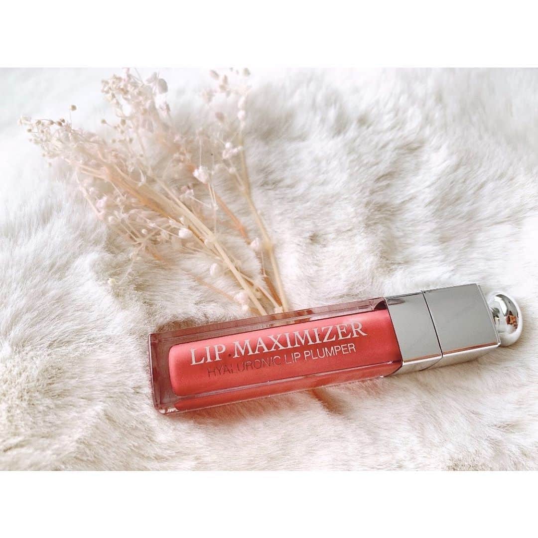 長谷川かすみのインスタグラム：「最近の購入品😊 @dior  リップマキシマイザー012番  唇荒れやすい私でも使える安心安定のグロスです。  沖縄の免税店で買ったよ。 バックステージ限定色らしい🤔」