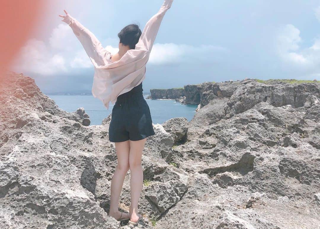 東条蒼のインスタグラム：「＊ ・ ・ ・ こんな素晴らしい晴れが、 続きますように☀️ ・ ・ ・ カメラマンの指を添えて、 あえてお届けしております。 ・ ・ 決して、指が入ってしまったミスではございません。 ・ ・ ・ #海 #天気 #シアーシャツ ・  #東条蒼 #クルーズグループ #セクシー女優 #av女優 #メガネ女子 #黒髪 #ショートヘア #あおたん　#teamメレンゲ #followｍe #following #japan #girl #photooftheday #tagsforlikes #instalike  #台湾 #香港 #粉我 #拍照 #照片 #人像攝影」