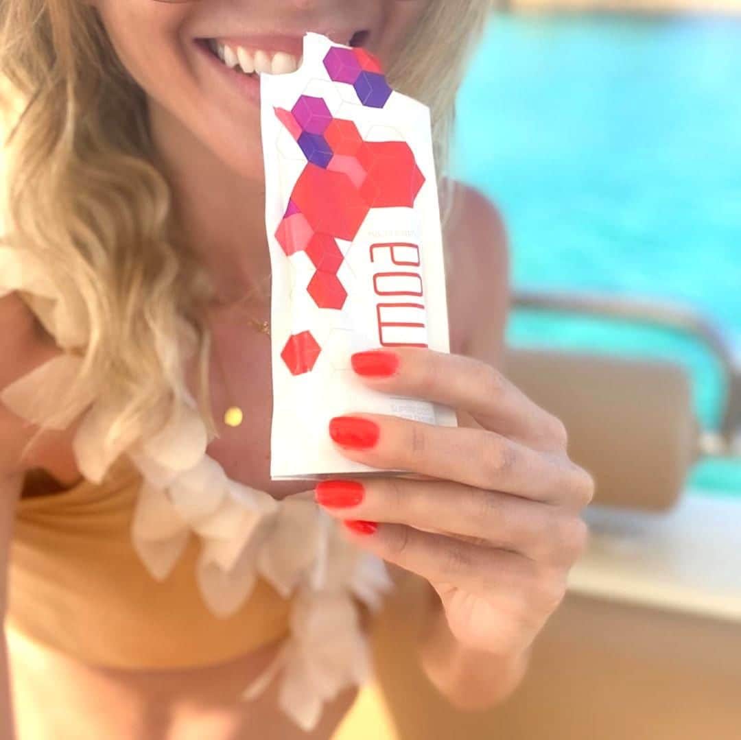 のインスタグラム：「Nourishing body and mind with superfoods 🍒 and ☀️ sunshine.⁠ ⁠ 📷 @chiara_depetris⁠ ⁠ ⁠ ⁠ #MOA #Nutrifii #SuperNutritionBlend #BioActiveNutrients #FlashPreserved #Bergamot #Neutraceutical #MoaMushrooms #ReishiMushroom #MaitakeMushroom #CordycepsMushroom #ShiitakeMushroom #AgaricusMushroom #LionsManeMushroom #Natriix」