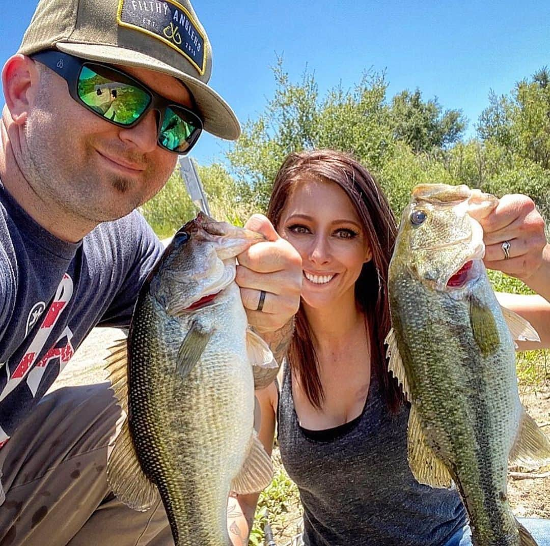 Filthy Anglers™さんのインスタグラム写真 - (Filthy Anglers™Instagram)「Sunday’s are typically spent with the family or significant others right? I suppose it’s a bonus when your significant other likes to fish right?! That’s what we have here from Team Filthy members @socal.ladyangler and @socal.bass.angler from California. FYI - This was actually from Tuesday but worked for this post haha. Congrats on the catch guys, not only with the fish but each other 😉 you are both Certified Filthy - www.filthyanglers.com #fishing #bassfishing #angler #outdoors #nature #bassfishing #nature #outdoors#bigbass #filthyanglers #kayakfishing #ladyangler #fish #getfilty」7月27日 10時33分 - filthyanglers