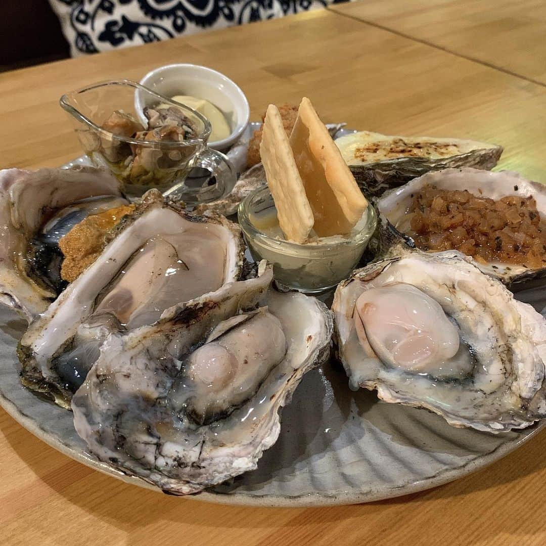 桜井莉菜さんのインスタグラム写真 - (桜井莉菜Instagram)「朝から食テロ🤤🍽 前から気になってたUMIバル  @umibal.shinjuku に行ってきた😍❣️ 今まで食べたピザの概念が覆された🤭✨ パンプキンとミートソース めちゃめちゃ迷ったけど、 パンプキン🎃マジでマジでめちゃくちゃ美味し過ぎた🤤🤤🤤 9種類の牡蠣も楽しめるし、ウニクリームパスタもチーズオムレツも全部全部美味しかった❤️❤️❤️❤️❤️ 次は絶対ミートソース食べに行く🍽❣️  #UMIバル#新宿グルメ#新宿ディナー#東京グルメ#東京ディナー#チーズ#東京イタリアン#pr#コラボベース」7月27日 10時57分 - rina__sakurai