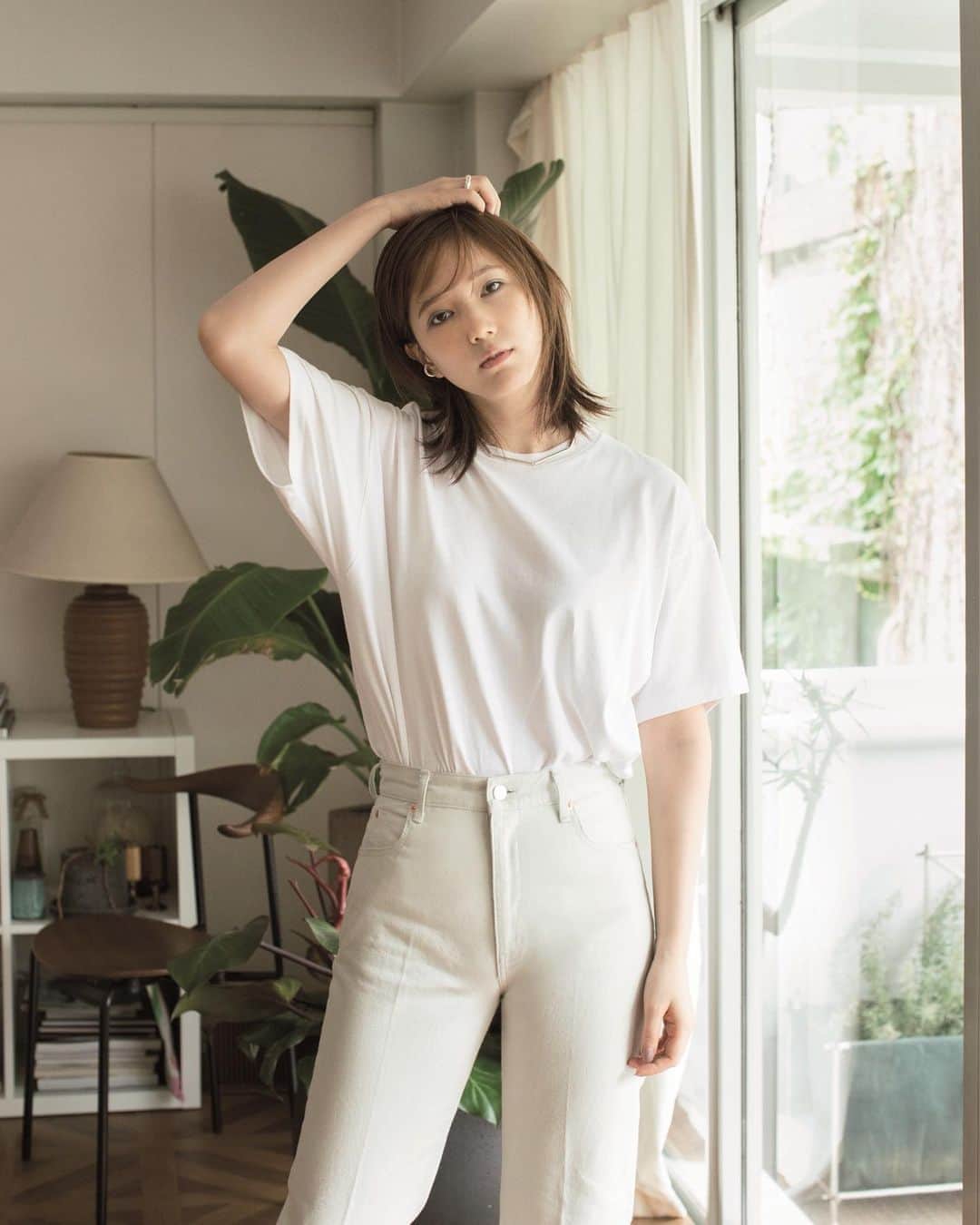 SPRiNGさんのインスタグラム写真 - (SPRiNGInstagram)「今月は夏の定番アイテム「Tシャツ」を今っぽい着こなしにアップデートするテクニックをご紹介👌 プリントT、無地T、デザインTなど、、 お手持ちのTシャツに合わせたテクニックを誌面でチェックしてね✨  #fashion#makeup#beauty#ショルダーバッグ#raybeams#ハンディ扇風機#ディズニー#Disney#ミッキーマウス#雑誌付録#Tシャツ#ぺたんこ靴#冷んやりスイーツ#スプリング#スプリング9月号#宝島社#山本美月#高橋愛#本田翼#石田ニコル#佐藤栞里#比留川游#河村美咲」7月27日 10時52分 - spring_tkj